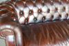 Sofa fixa 3 locuri piele maro inchis vintage Chesterfield