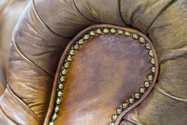 Sofa fixa 3 locuri piele maro deschis vintage Chesterfield