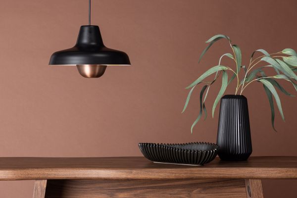 Imagine Lampa pendant Högbyn 30cm - Negru mat / Finisaj metalic de cupru