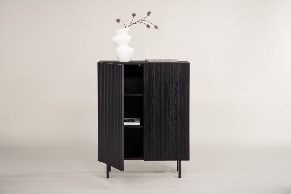 Imagine Vă rugăm să traduceți complet "Björkön High Cabinet Storage - Black / Oak/faneer