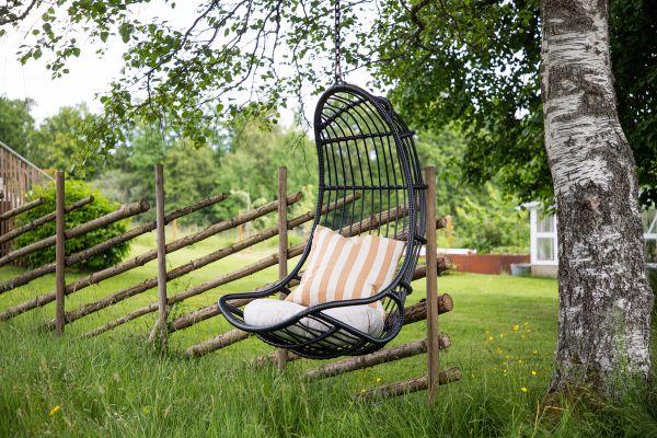 Imagine Pulau Hangingchair Rattan Black / Creme